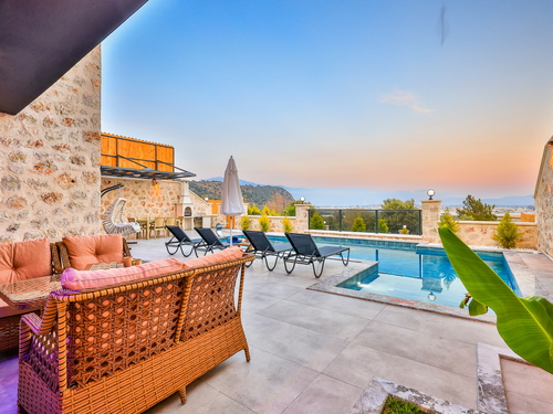  gece  -  Kasım
  | Seydikemer Karadere'de Romantik Balayı Villası: Çift Jakuzili Lüks Kaçamak